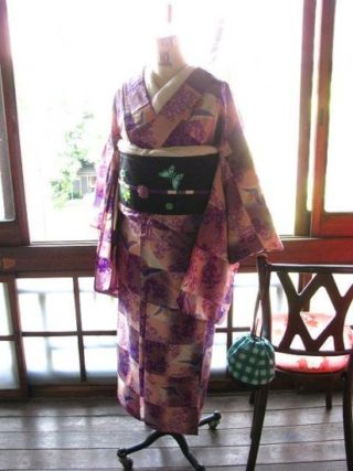 ＊着物コーディ＊紫×ピンクの市松にチューリップの単衣を黒のデコレーション絽帯と合わせて☆